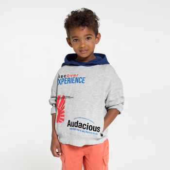 سويت شيرت باللون الرمادي ومُزيَّن برسالة مطبوعة، للفتيان